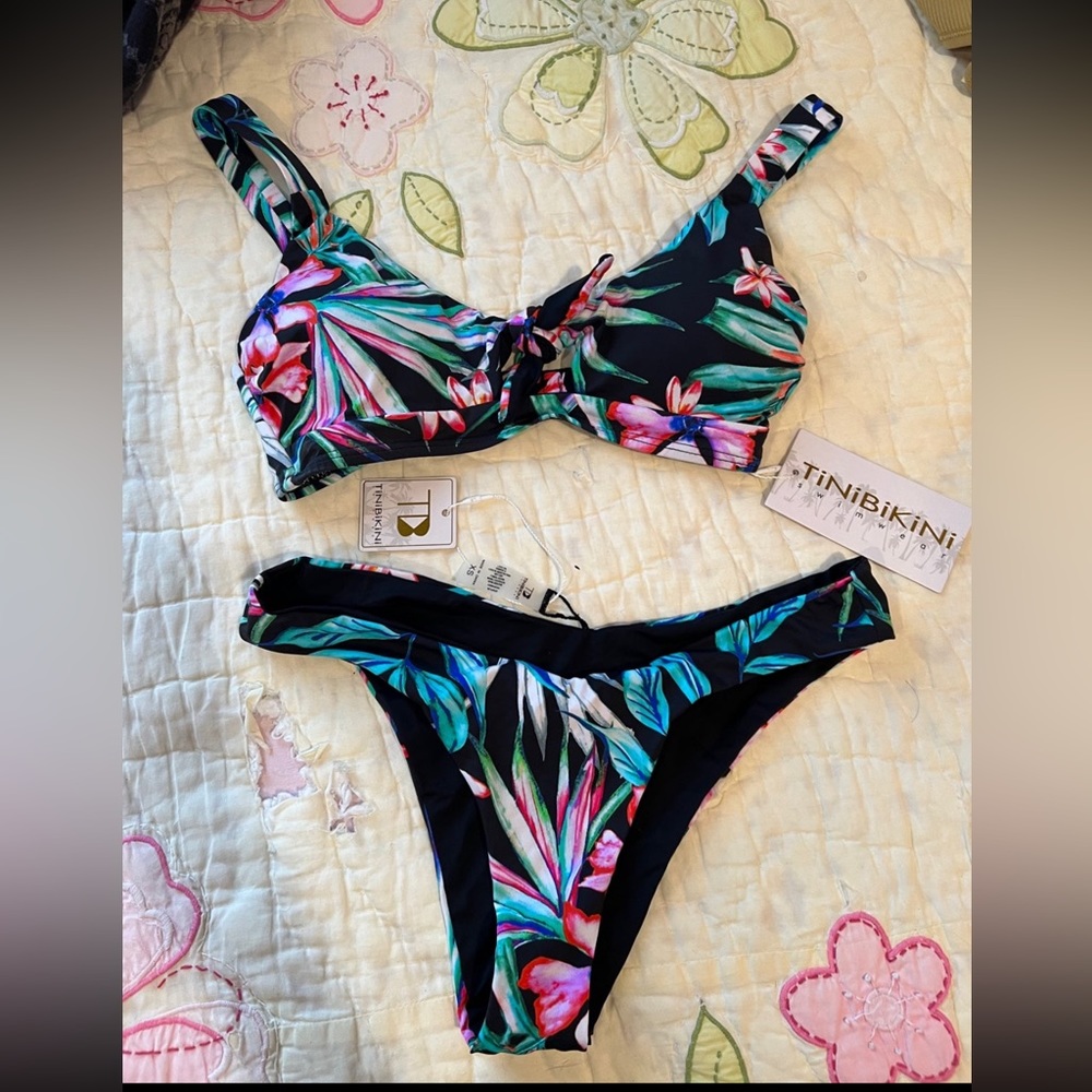 Tinibikini swim wear size xs